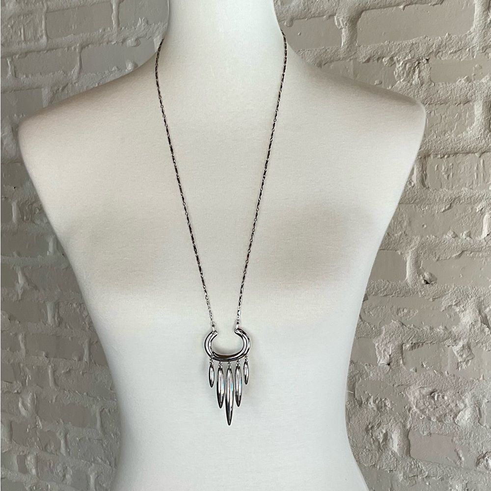 Elegant Silver Pendant Necklace